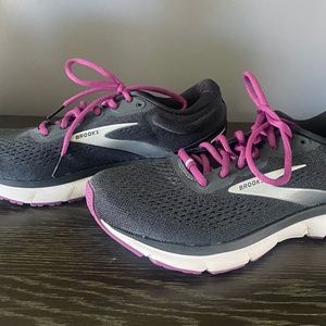 Brooks Trace Athletic Shoes Size 7 1/2 Medium (B)